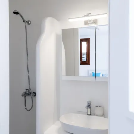 Olive Tree Semi-basement Апартаменты