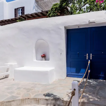 Olive Tree Semi-basement Апартаменты